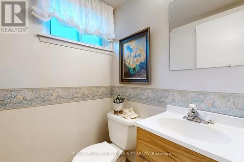 4 Melbourne Place, Brampton, ON - Indoor Photo Showing Bathroom