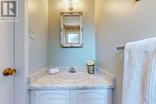 4 Melbourne Place, Brampton, ON - Indoor Photo Showing Bathroom