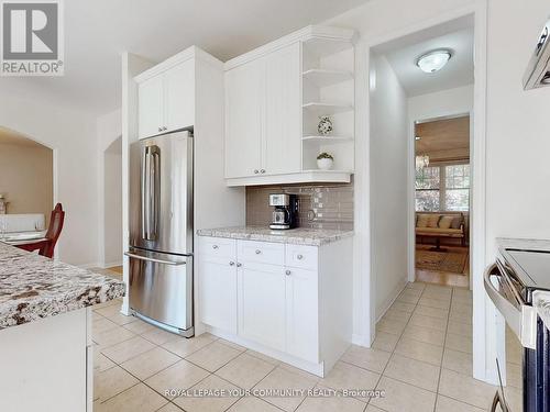 118 Ina Lane, Whitchurch-Stouffville, ON - Indoor Photo Showing Kitchen With Upgraded Kitchen