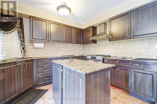 4 Chadwick Street, Brampton, ON - Indoor Photo Showing Kitchen With Upgraded Kitchen