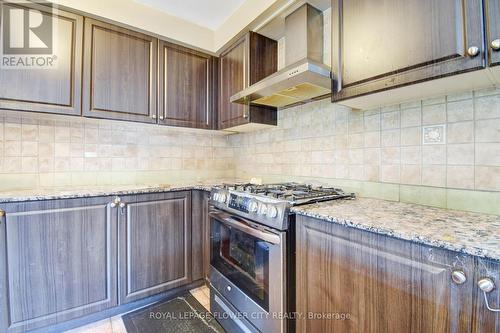 4 Chadwick Street, Brampton, ON - Indoor Photo Showing Kitchen With Upgraded Kitchen