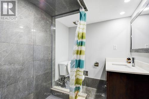 4 Chadwick Street, Brampton, ON - Indoor Photo Showing Bathroom