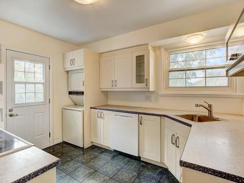 Kitchen - 812 Boul. Graham, Mont-Royal, QC - Indoor Photo Showing Laundry Room