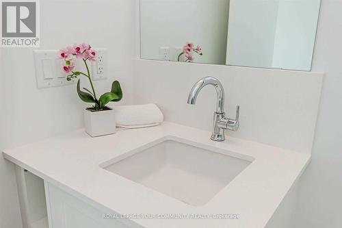 521 - 681 Yonge Street, Barrie, ON - Indoor Photo Showing Bathroom