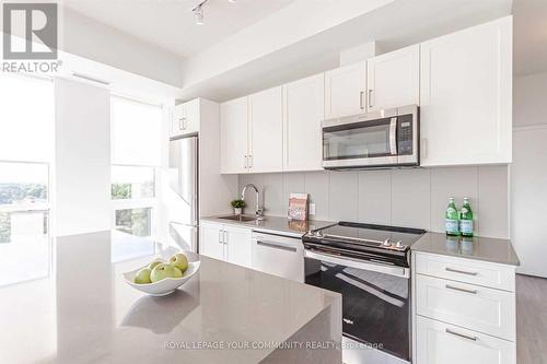 521 - 681 Yonge Street, Barrie, ON - Indoor Photo Showing Kitchen