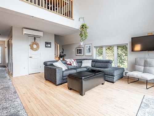 Salon - 9631 Rue Des Riverains, Sherbrooke (Brompton/Rock Forest/Saint-Élie/Deauville), QC - Indoor Photo Showing Living Room