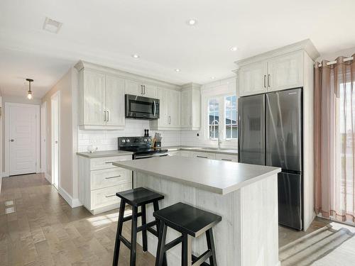 Cuisine - 3460 Ch. Charles-Léonard, Mirabel, QC - Indoor Photo Showing Kitchen With Upgraded Kitchen