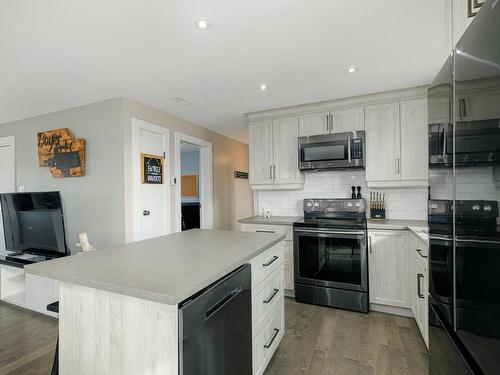 Cuisine - 3460 Ch. Charles-Léonard, Mirabel, QC - Indoor Photo Showing Kitchen