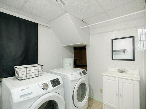 Salle de lavage - 3460 Ch. Charles-Léonard, Mirabel, QC - Indoor Photo Showing Laundry Room