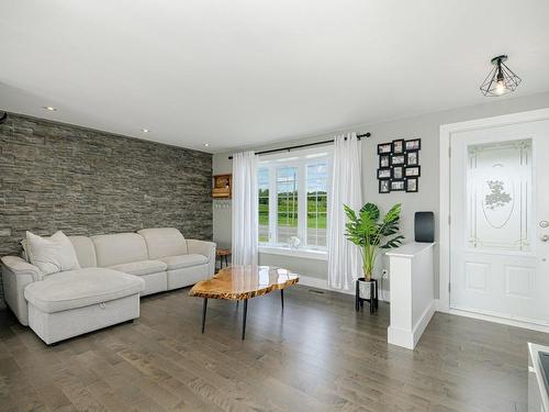 Salon - 3460 Ch. Charles-Léonard, Mirabel, QC - Indoor Photo Showing Living Room