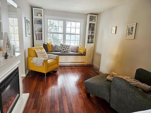 Salle Ã  manger - 1582 Rue Des Marguerites, Saint-Lazare, QC - Indoor Photo Showing Living Room With Fireplace