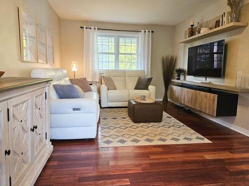 Salon - 1582 Rue Des Marguerites, Saint-Lazare, QC - Indoor Photo Showing Living Room