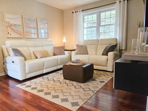 Salon - 1582 Rue Des Marguerites, Saint-Lazare, QC - Indoor Photo Showing Living Room