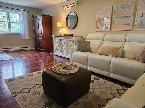 Family room - 1582 Rue Des Marguerites, Saint-Lazare, QC - Indoor Photo Showing Living Room