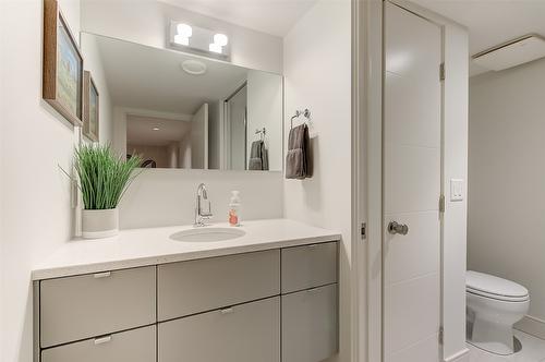 1399 Blueridge Road, Kelowna, BC - Indoor Photo Showing Bathroom