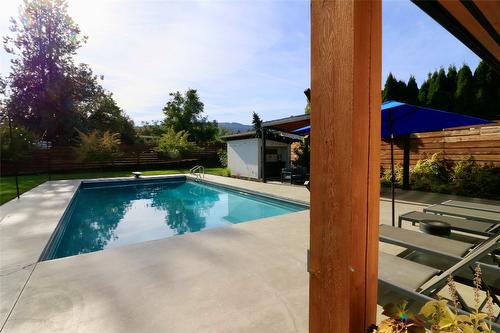 1399 Blueridge Road, Kelowna, BC - Outdoor With In Ground Pool With Backyard