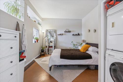 2650 Dubbin Road, Kelowna, BC - Indoor Photo Showing Laundry Room