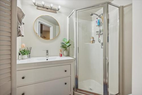 2650 Dubbin Road, Kelowna, BC - Indoor Photo Showing Bathroom