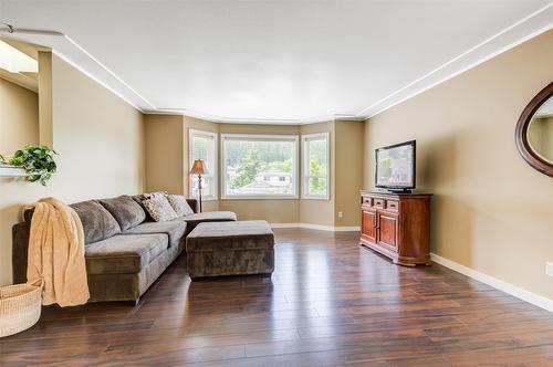 245 Moubray Road, Kelowna, BC - Indoor Photo Showing Living Room