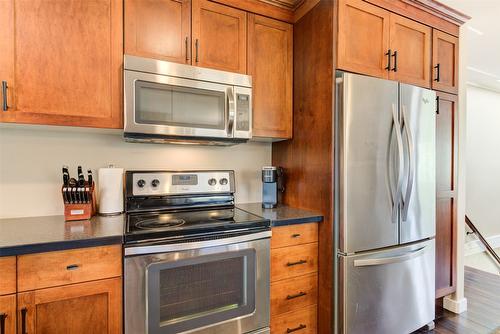 245 Moubray Road, Kelowna, BC - Indoor Photo Showing Kitchen