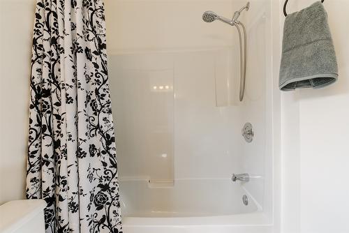 245 Moubray Road, Kelowna, BC - Indoor Photo Showing Bathroom