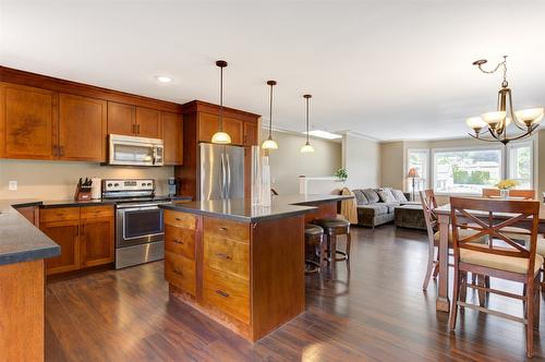 245 Moubray Road, Kelowna, BC - Indoor Photo Showing Kitchen With Stainless Steel Kitchen With Upgraded Kitchen