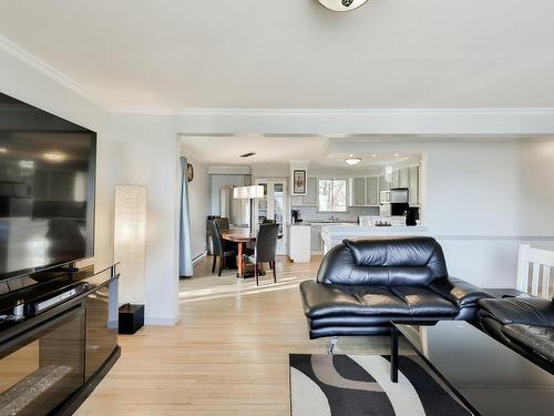 Salon - 111 Rg Ste-Claire, Sainte-Anne-Des-Plaines, QC - Indoor Photo Showing Living Room