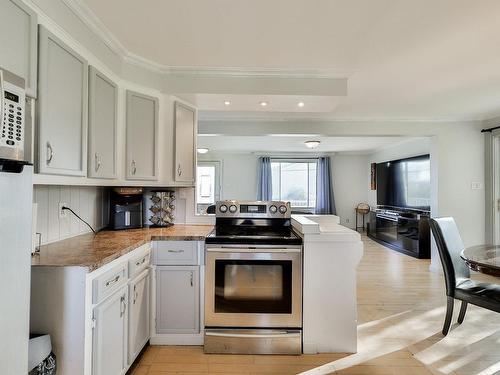 Kitchen - 111 Rg Ste-Claire, Sainte-Anne-Des-Plaines, QC - Indoor Photo Showing Kitchen