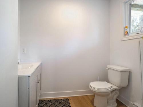 Commerce - 859 Rue Notre-Dame, Repentigny (Repentigny), QC - Indoor Photo Showing Bathroom