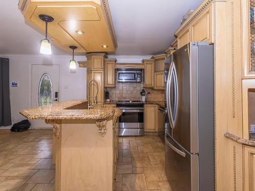 Cuisine - 405 Rue Martin-Descôteaux, Shawinigan, QC - Indoor Photo Showing Kitchen With Upgraded Kitchen