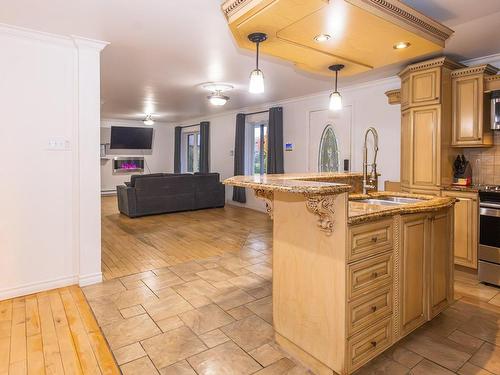 Cuisine - 405 Rue Martin-Descôteaux, Shawinigan, QC - Indoor Photo Showing Kitchen With Double Sink