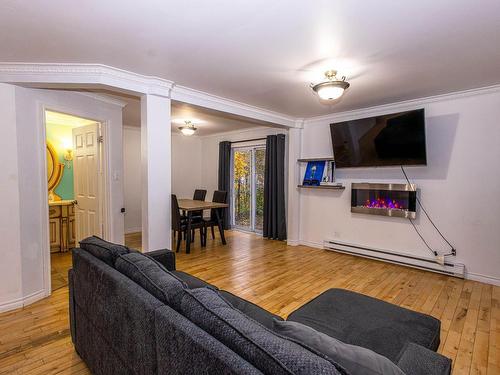 Salon - 405 Rue Martin-Descôteaux, Shawinigan, QC - Indoor Photo Showing Living Room