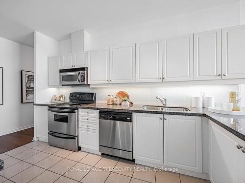 Ph15-205 The Don Way W, Toronto, ON - Indoor Photo Showing Kitchen With Double Sink