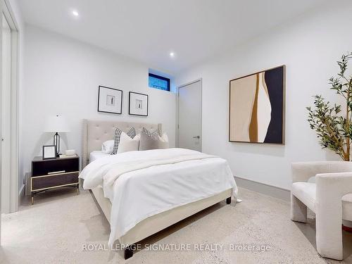 Lower-82 Gough Ave, Toronto, ON - Indoor Photo Showing Bedroom