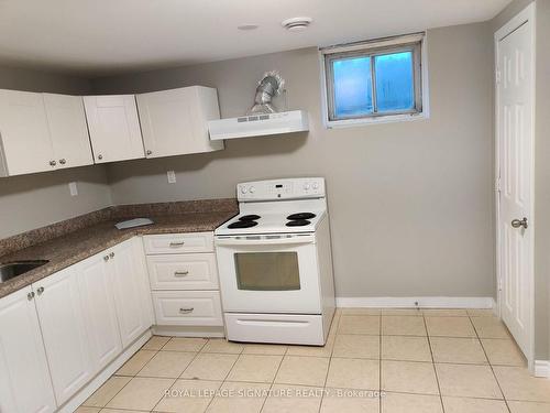 352 Garden Crt S, Oshawa, ON - Indoor Photo Showing Kitchen