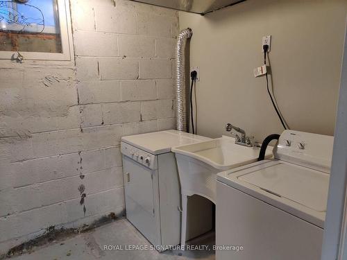 352 Garden Crt S, Oshawa, ON - Indoor Photo Showing Laundry Room