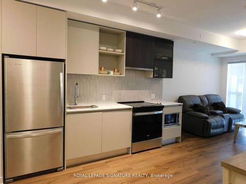 613-405 Dundas St W, Oakville, ON - Indoor Photo Showing Kitchen