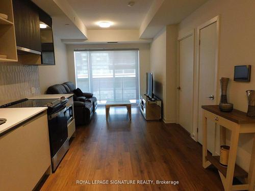 613-405 Dundas St W, Oakville, ON - Indoor Photo Showing Kitchen