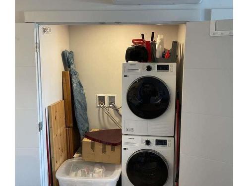 409-120 Jensen Ave, Parksville, BC - Indoor Photo Showing Laundry Room