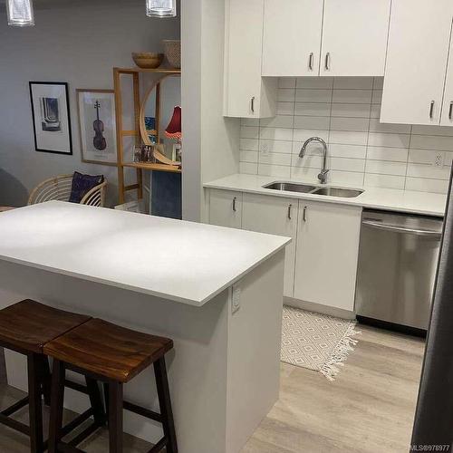 409-120 Jensen Ave, Parksville, BC - Indoor Photo Showing Kitchen With Double Sink With Upgraded Kitchen