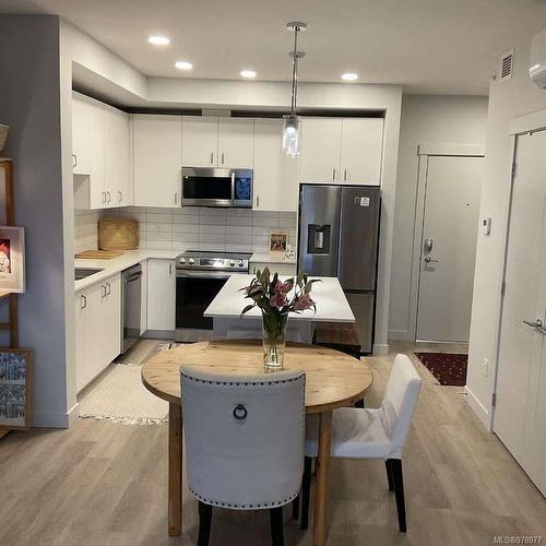 409-120 Jensen Ave, Parksville, BC - Indoor Photo Showing Kitchen