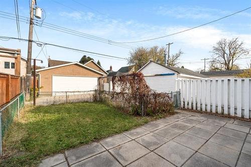 843 Ashburn St, Winnipeg, MB 