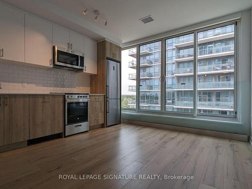 610-1195 The Queensway, Toronto, ON - Indoor Photo Showing Kitchen