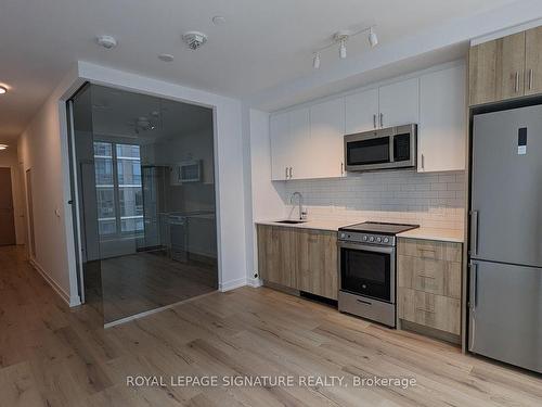 610-1195 The Queensway, Toronto, ON - Indoor Photo Showing Kitchen