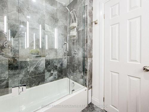 9 Wadsworth Blvd, Toronto, ON - Indoor Photo Showing Bathroom