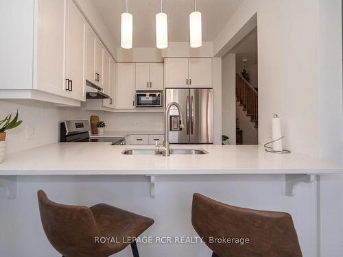 17-690 Broadway Ave, Orangeville, ON - Indoor Photo Showing Kitchen With Double Sink With Upgraded Kitchen