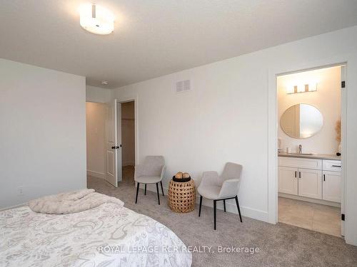 17-690 Broadway Ave, Orangeville, ON - Indoor Photo Showing Bedroom