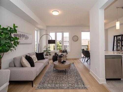 17-690 Broadway Ave, Orangeville, ON - Indoor Photo Showing Living Room