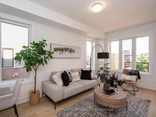 17-690 Broadway Ave, Orangeville, ON - Indoor Photo Showing Living Room