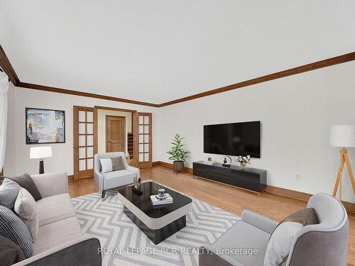 149 Old King Rd, Caledon, ON - Indoor Photo Showing Living Room